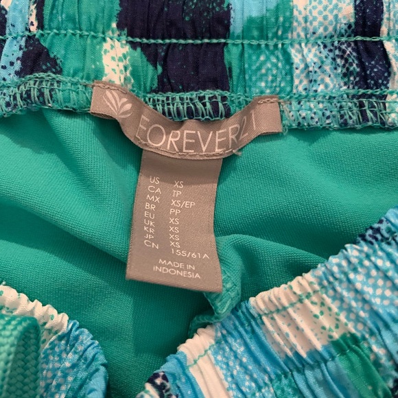 Forever21 Geometric Running Shorts - Picture 4 of 4